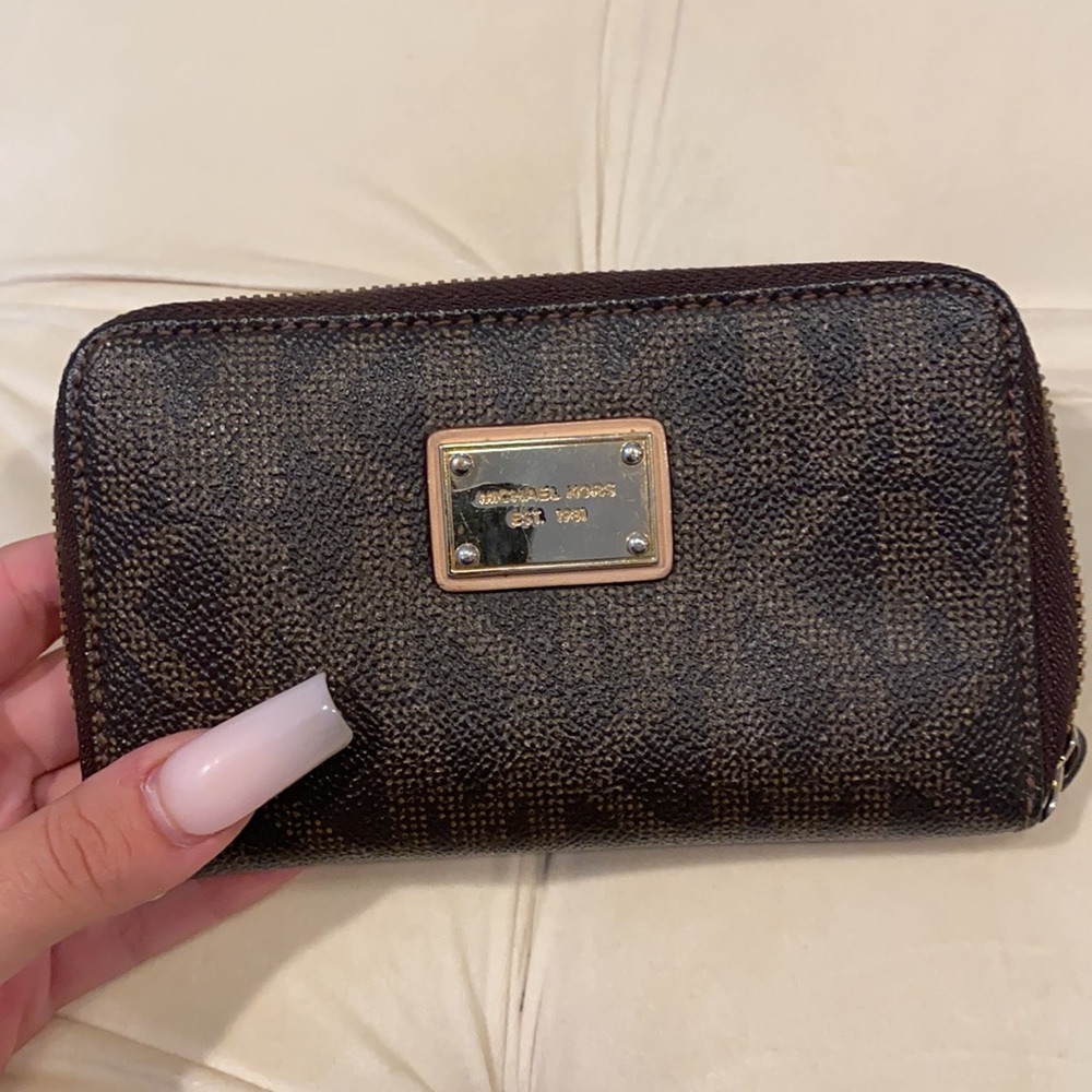 Michael kors wallet